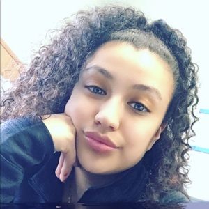 Meet your Posher, Anabel